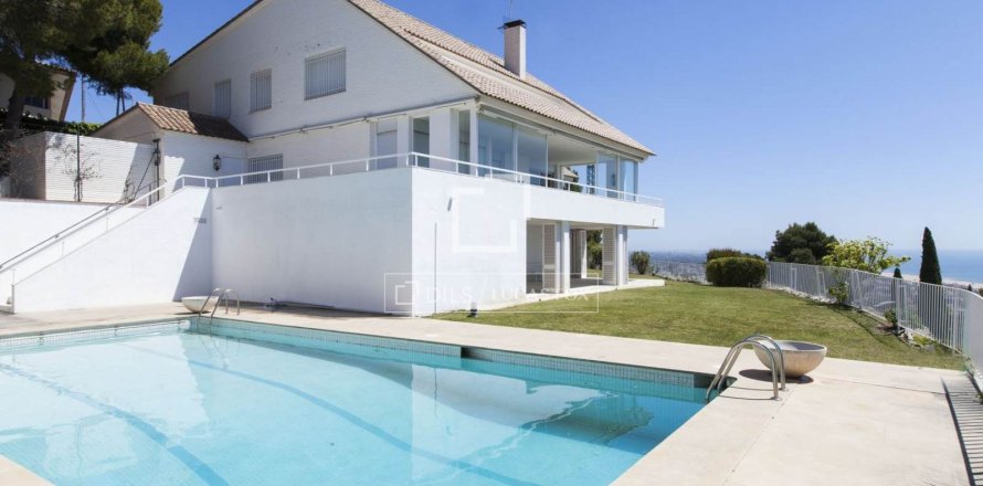 Villa a Castelldefels, Barcelona, Spagna 6 camere da letto, 770 mq. N° 150412