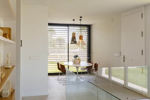 Villa for sale in Gava, Barcelona, Spain 5 bedrooms, 346 sq.m. No. 150414 - photo 2