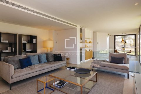 Villa for sale in Gava, Barcelona, Spain 5 bedrooms, 346 sq.m. No. 150414 - photo 5