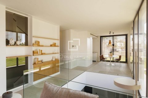 Villa for sale in Gava, Barcelona, Spain 5 bedrooms, 346 sq.m. No. 150414 - photo 9