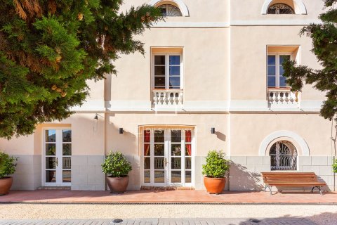 Villa for sale in Tiana, Barcelona, Spain 9 bedrooms, 893 sq.m. No. 150415 - photo 8