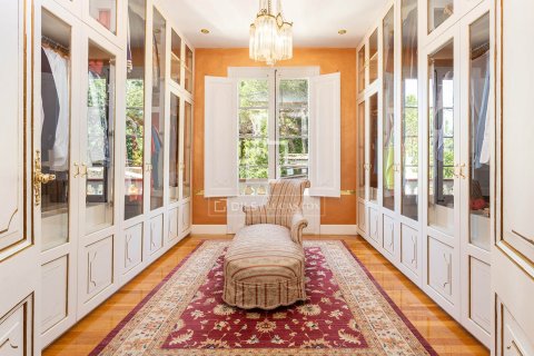 Villa for sale in Tiana, Barcelona, Spain 9 bedrooms, 893 sq.m. No. 150415 - photo 15