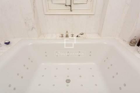 Villa for sale in Tiana, Barcelona, Spain 9 bedrooms, 893 sq.m. No. 150415 - photo 24