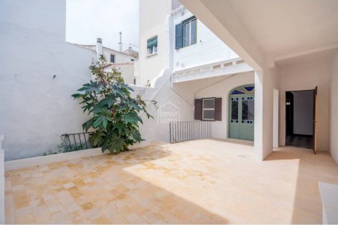 Продажа таухауса в Маон, Менорка, Испания 4 спальни, 320м2 №119879 - фото 1