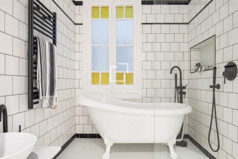 Apartament w Barcelona, Hiszpania 2 sypialnie, 86 mkw. nr 150938 – zdjęcie 16