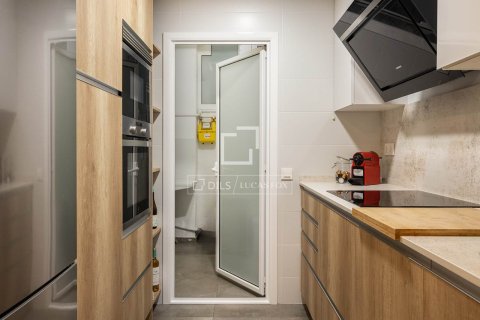 Huoneisto myytävänä Barcelona, Espanja, 3 makuuhuonetta, 83 m2 No. 150939 - kuva 16