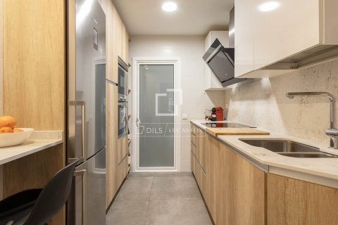Huoneisto myytävänä Barcelona, Espanja, 3 makuuhuonetta, 83 m2 No. 150939 - kuva 14