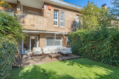 Villa zum Verkauf in Sant Cugat Del Valles, Barcelona, Spanien 4 Schlafzimmer, 273 m2 Nr. 150942 - Foto 1