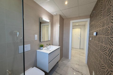 Apartment for sale in Torrevieja, Alicante, Spain 2 bedrooms, 76 sq.m. No. 140076 - photo 30