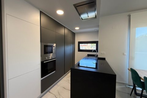 Apartment for sale in Torrevieja, Alicante, Spain 2 bedrooms, 76 sq.m. No. 140076 - photo 28