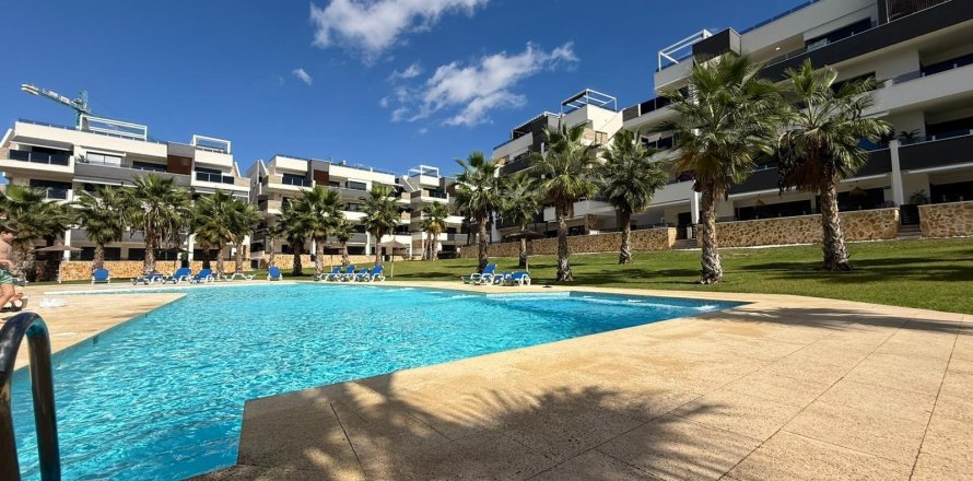 Apartment in Torrevieja, Alicante, Spain 2 bedrooms, 76 sq.m. No. 140076