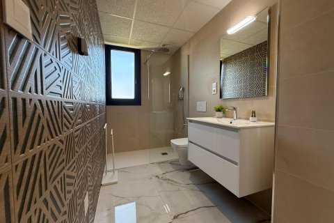 Apartment for sale in Torrevieja, Alicante, Spain 2 bedrooms, 76 sq.m. No. 140076 - photo 16