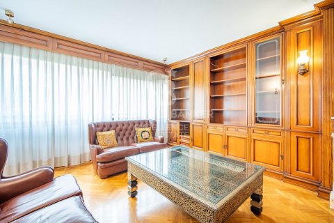 Apartment in Valencia, Spain 5 bedrooms, 384 sq.m. No. 157525