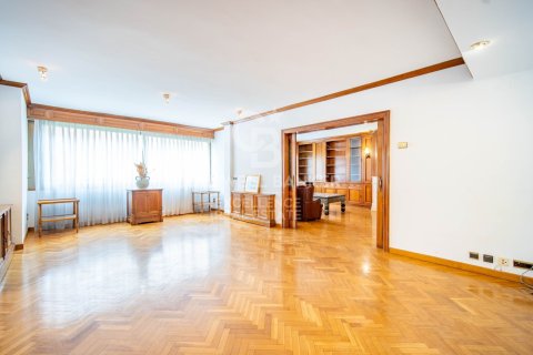 Huoneisto myytävänä Valencia, Espanja, 5 makuuhuonetta, 384 m2 No. 157525 - kuva 7