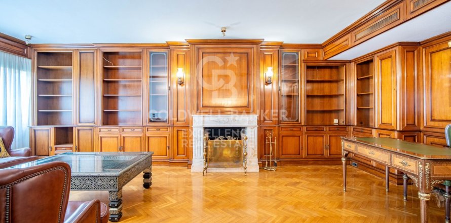 Huoneisto Valencia, Espanja 5 makuuhuonetta, 384 m2 No. 157525