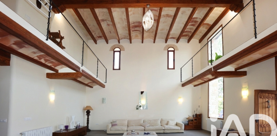 Casa a Benissa, Alicante, Spagna 6 camere da letto, 1075 mq. N° 172995