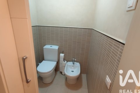 Apartament w Granollers, Barcelona, Hiszpania 4 sypialnie, 210 mkw. nr 173022 – zdjęcie 13