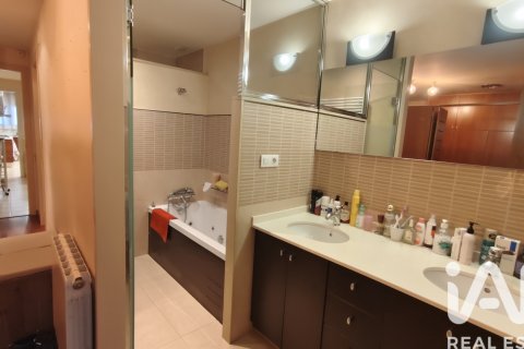 Apartament w Granollers, Barcelona, Hiszpania 4 sypialnie, 210 mkw. nr 173022 – zdjęcie 15