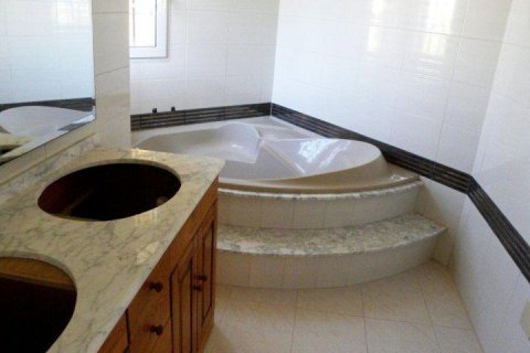 Продажа виллы в Ла-Манга-дель-Мар-Менор, Мурсия, Испания 3 спальни, 465м2 №164997 - фото 2