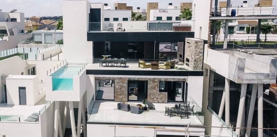 Villa a Ciudad Quesada, Alicante, Spagna 3 camere da letto, 250 mq. N° 164993