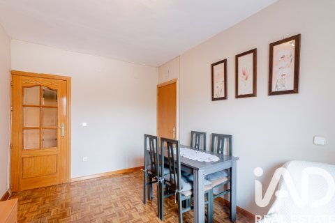 Apartamento en venta en Madrid, España 3 dormitorios, 65 m2 No. 173157 - foto 9