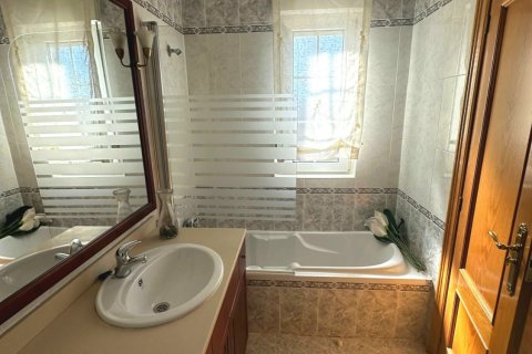 Radhus till salu i Valdefresno, Leon, Spanien 3 sovrum, 237 kvm. Nr. 173160 - foto 19