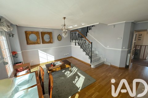 Radhus till salu i Valdefresno, Leon, Spanien 3 sovrum, 237 kvm. Nr. 173160 - foto 9