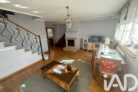 Radhus till salu i Valdefresno, Leon, Spanien 3 sovrum, 237 kvm. Nr. 173160 - foto 8