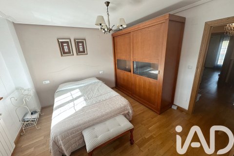 Radhus till salu i Valdefresno, Leon, Spanien 3 sovrum, 237 kvm. Nr. 173160 - foto 17