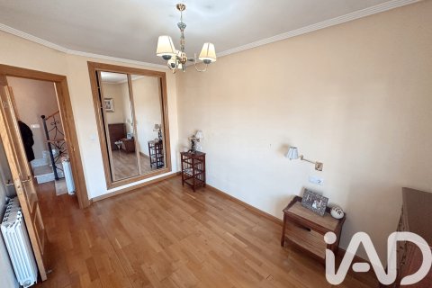 Radhus till salu i Valdefresno, Leon, Spanien 3 sovrum, 237 kvm. Nr. 173160 - foto 22