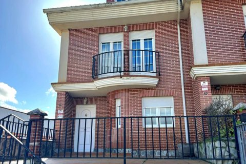 Radhus till salu i Valdefresno, Leon, Spanien 3 sovrum, 237 kvm. Nr. 173160 - foto 3