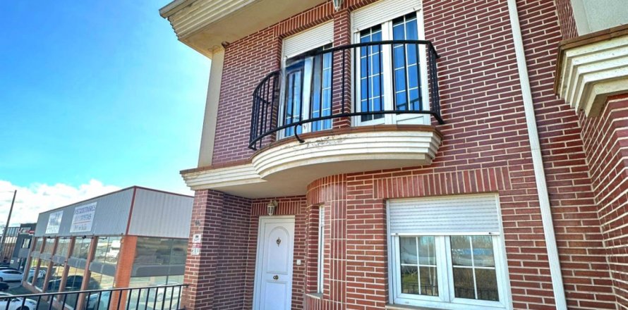 Radhus i Valdefresno, Leon, Spanien 3 sovrum, 237 kvm. Nr. 173160