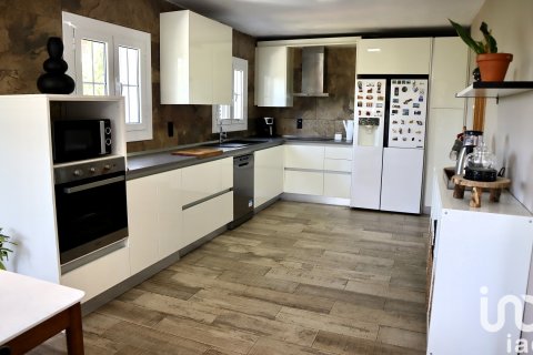 Hus till salu i Castellar Del Valles, Barcelona, Spanien 4 sovrum, 214 kvm. Nr. 154000 - foto 4