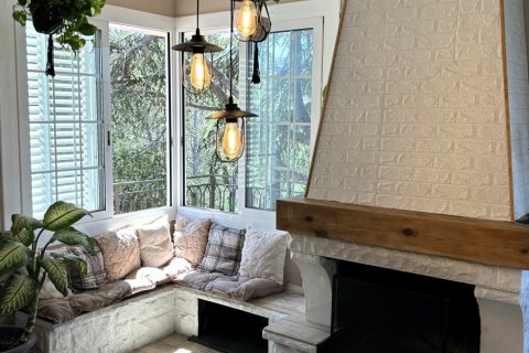 Hus till salu i Castellar Del Valles, Barcelona, Spanien 4 sovrum, 214 kvm. Nr. 154000 - foto 2