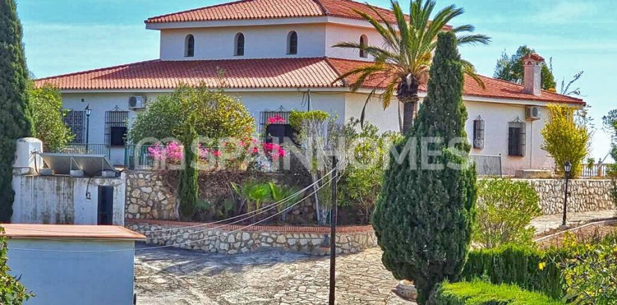 Villa in Benalmadena, Malaga, Spain 6 bedrooms, 595 sq.m. No. 64239