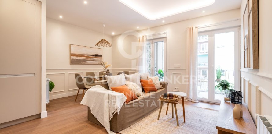 Apartment à Madrid, Espagne 3 chambres, 106 m2 No. 178449