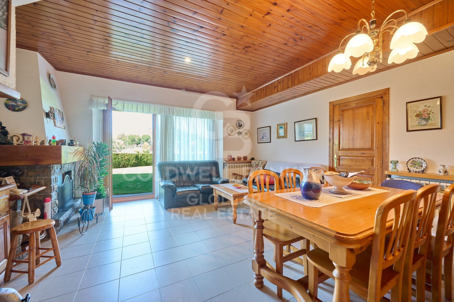 Māja Bellver de Cerdanya, Lleida, Spānijā 5 istabas, 158 m2 Nr. 178447