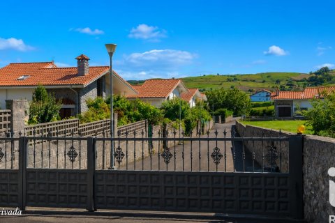 House à vendre à Bareyo, Cantabria, Espagne, 4 chambres, 282 m2 No. 172472 - photo 17