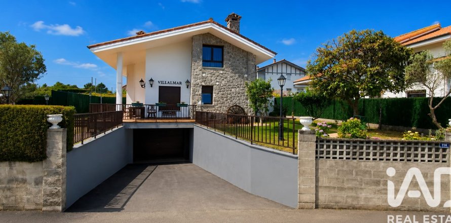 House à Bareyo, Cantabria, Espagne 4 chambres, 282 m2 No. 172472