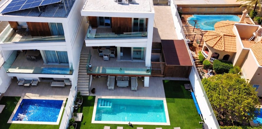 Villa a Villamartin, Alicante, Spagna 3 camere da letto, 102 mq. N° 161074