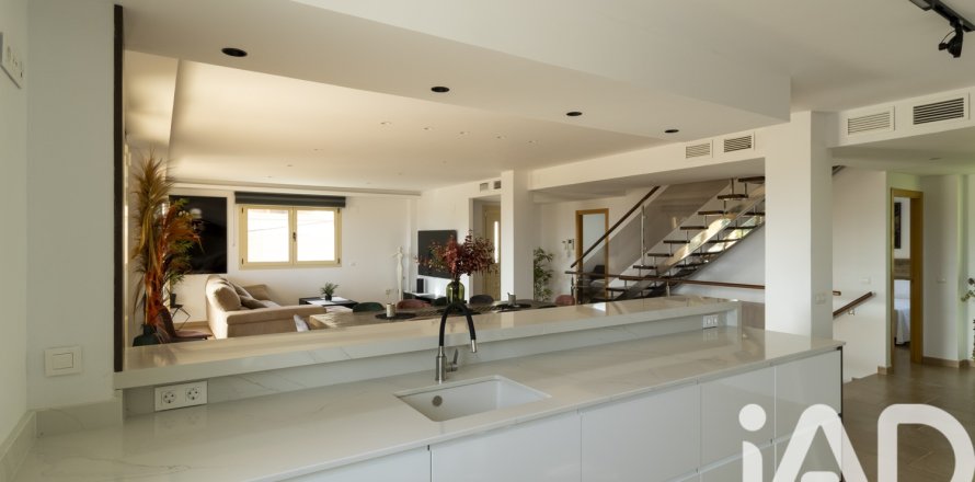 Casa a Calp, Alicante, Spagna 6 camere da letto, 436 mq. N° 172860