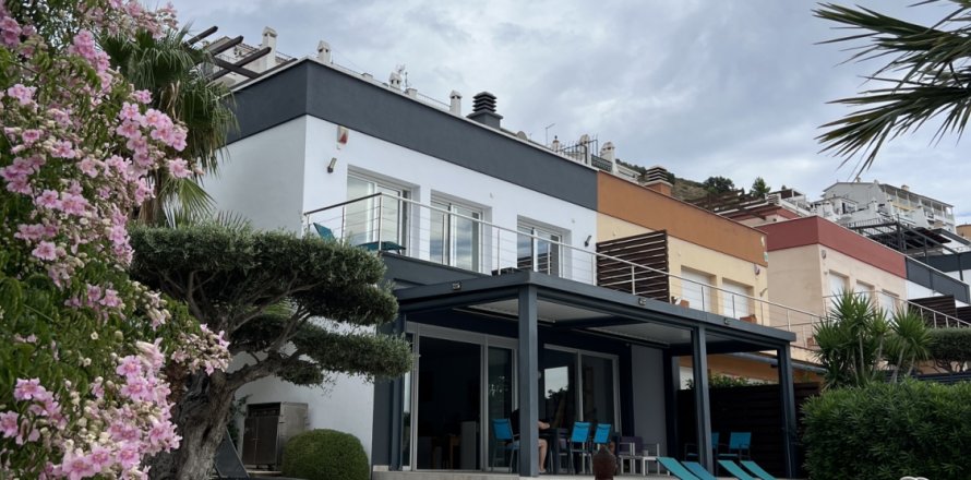 Talo Roses, Girona, Espanja 3 makuuhuonetta, 207 m2 No. 153005