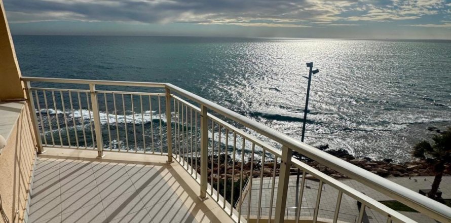Apartment à Torrevieja, Alicante, Espagne 4 chambres, 127 m2 No. 165855