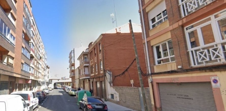 Land plot à Leon, Espagne 353 m2 No. 185235