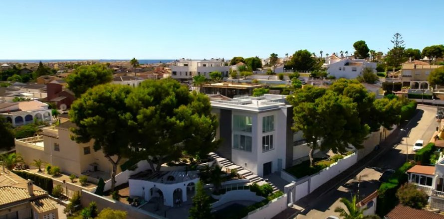 Townhouse in Torrevieja, Alicante, Spanien 6 Schlafzimmer, 286 m2 Nr. 140346