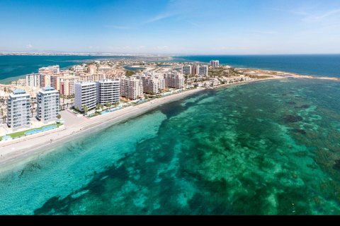 Apartamento en venta en La Manga del Mar Menor, Murcia, España 3 dormitorios,  No. 163024 - foto 1