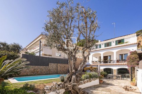 Huvila vuokrattavana Caldes d'Estrac, Barcelona, Espanja, 7 makuuhuonetta, 443 m2 No. 192861 - kuva 3