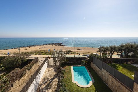 Huvila vuokrattavana Caldes d'Estrac, Barcelona, Espanja, 7 makuuhuonetta, 443 m2 No. 192861 - kuva 2