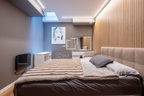 Huvila vuokrattavana Esplugues de Llobregat, Barcelona, Espanja, 3 makuuhuonetta, 280 m2 No. 192862 - kuva 19