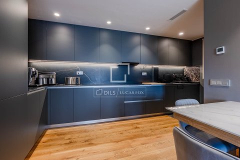 Huvila vuokrattavana Esplugues de Llobregat, Barcelona, Espanja, 3 makuuhuonetta, 280 m2 No. 192862 - kuva 7